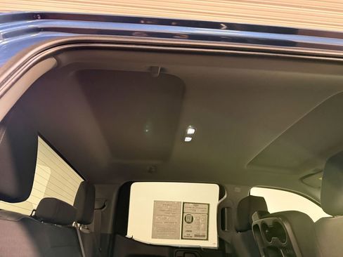 Used 2021 Chevrolet Silverado 1500 LT w/ Z71 Off-Road Package image 16