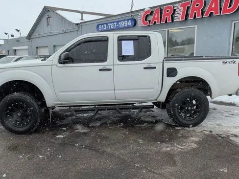 Used 2018 Nissan Frontier SV image 2