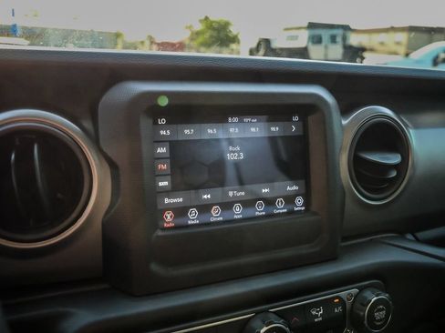 Used 2022 Jeep Gladiator Sport AWD/4WD image 35