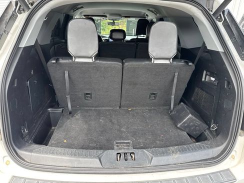 Used 2021 Ford Explorer XLT w/ Equipment Group 202A RWD image 13