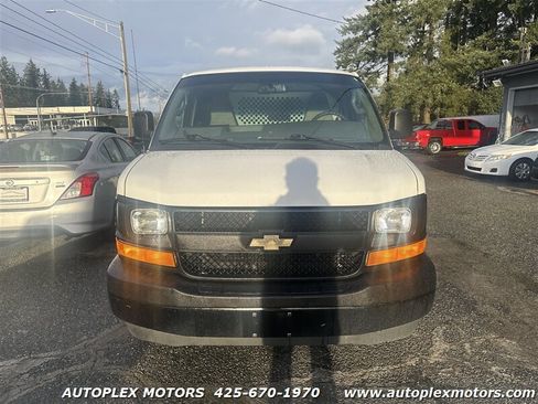 Used 2017 Chevrolet Express 2500 image 2