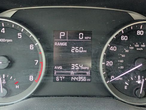 Used 2017 Hyundai Elantra SE FWD image 22