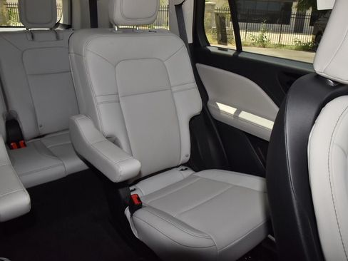 New 2026 Lincoln Aviator AWD image 22
