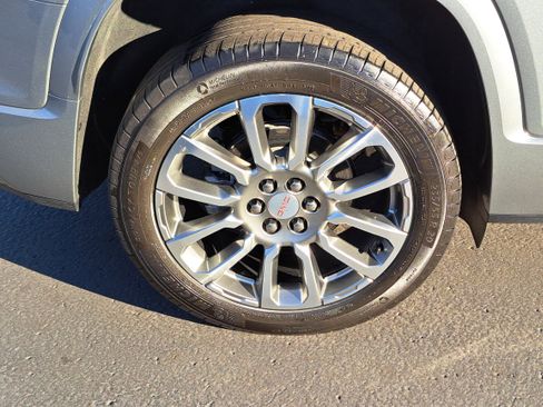 Used 2023 GMC Acadia Denali w/ Denali Ultimate Package image 5