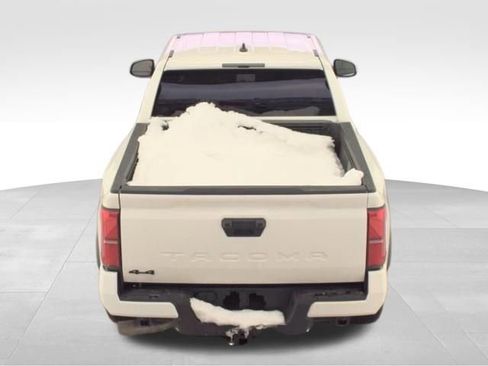 Used 2025 Toyota Tacoma TRD Off-Road image 3