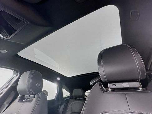 New 2024 Jaguar E-PACE R-Dynamic SE image 21