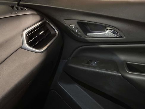 Used 2023 Chevrolet Equinox LT image 25