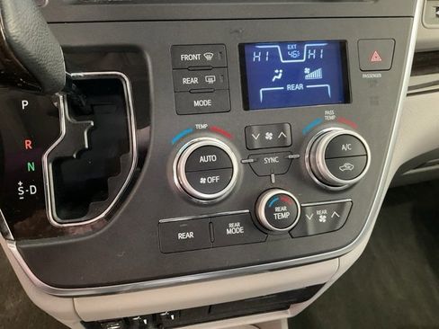 Used 2017 Toyota Sienna XLE image 15