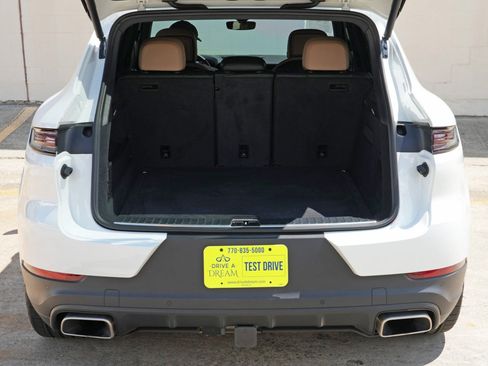 Used 2025 Porsche Cayenne w/ Premium Package Plus AWD/4WD image 10