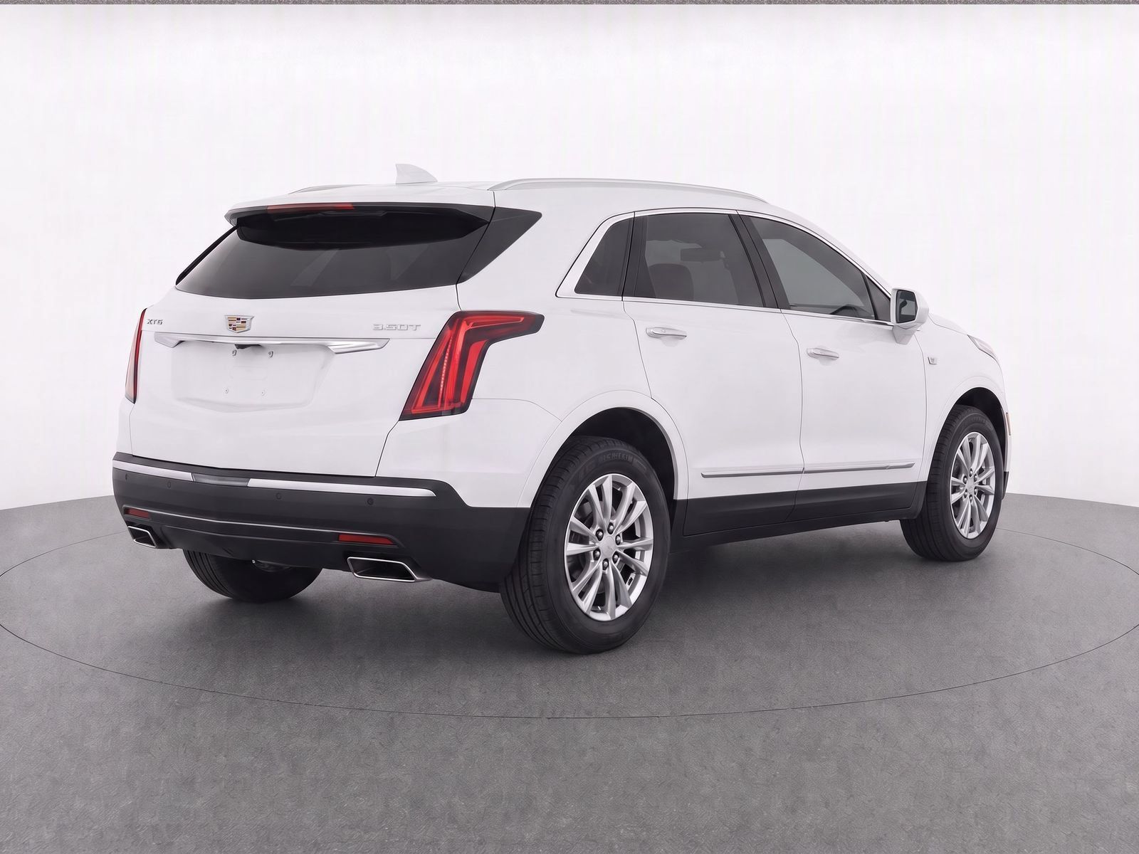 Used 2023 Cadillac XT5 Luxury FWD image 3
