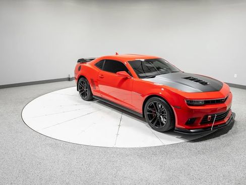 Used 2014 Chevrolet Camaro SS w/ SS Performance Package RWD image 28