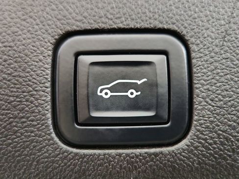 Used 2022 GMC Yukon XL AT4 w/ Technology Package AWD/4WD image 36