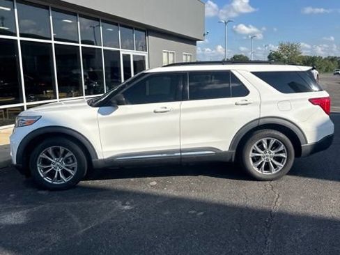 Used 2020 Ford Explorer XLT w/ Equipment Group 202A AWD/4WD image 8