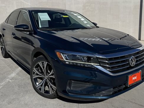 Used 2022 Volkswagen Passat 2.0T SE image 1