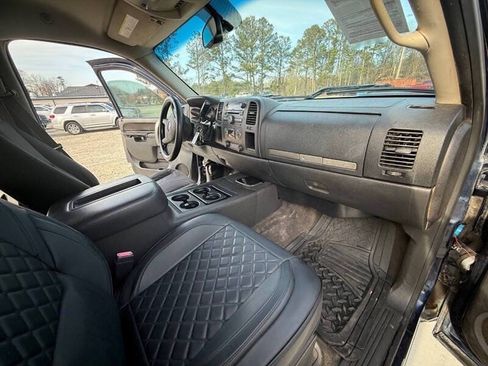 Used 2012 Chevrolet Silverado 2500 LT w/ Interior Plus Package RWD image 17