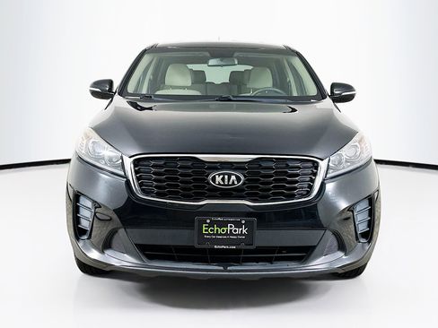 Used 2019 Kia Sorento LX image 2