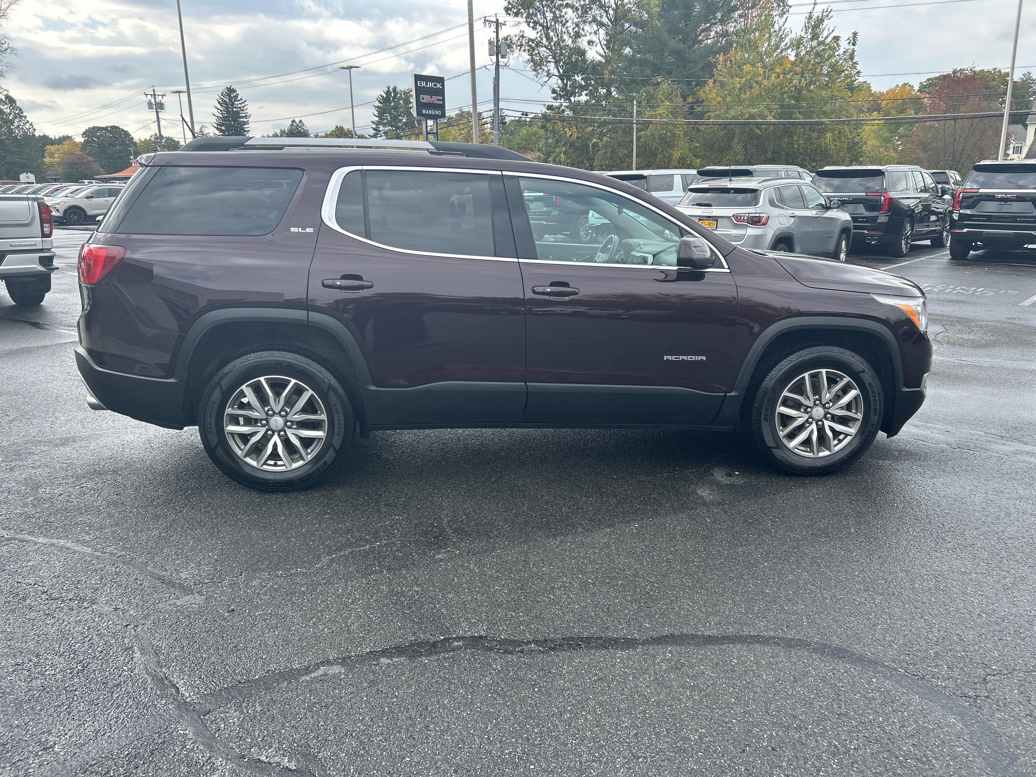 Used 2018 GMC Acadia SLE w/ Driver Alert Package I AWD/4WD image 16