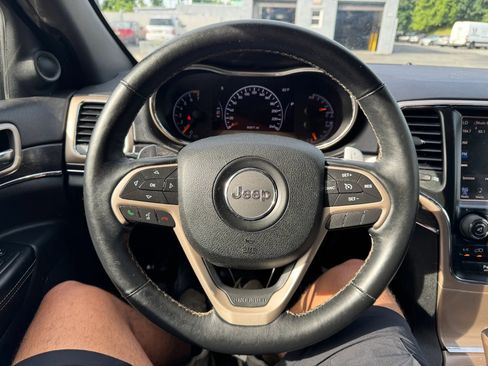 Used 2017 Jeep Grand Cherokee Limited AWD/4WD image 13