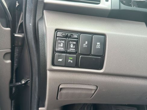 Used 2012 Honda Odyssey Touring Elite image 12