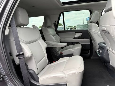 Used 2025 Ford Expedition Active AWD/4WD image 14