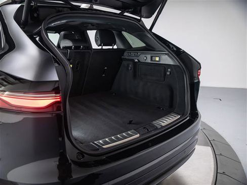 New 2024 Jaguar F-PACE R-Dynamic S image 32