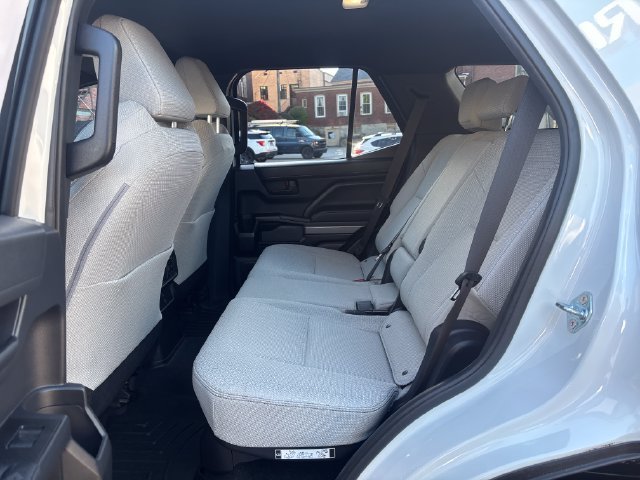 Used 2025 Toyota 4Runner SR5 AWD/4WD image 22