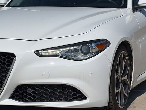 Used 2019 Alfa Romeo Giulia Ti RWD image 4