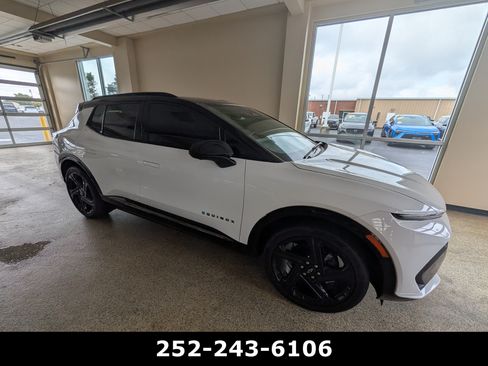 Used 2024 Chevrolet Equinox EV RS FWD image 2