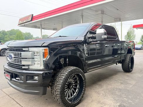 Used 2017 Ford F250 Platinum w/ FX4 Off-Road Package AWD/4WD image 16