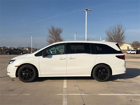 Used 2023 Honda Odyssey Sport image 6