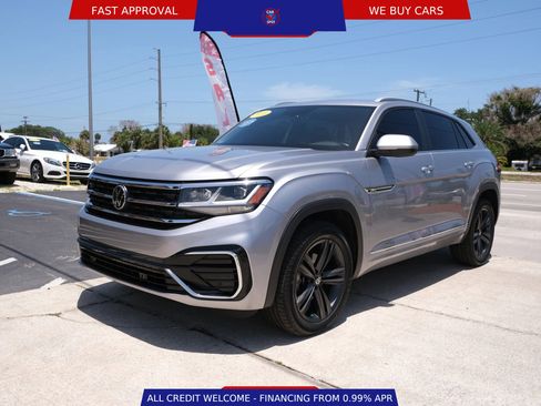Used 2020 Volkswagen Atlas Cross Sport SE w/ Panoramic Sunroof Package FWD image 1