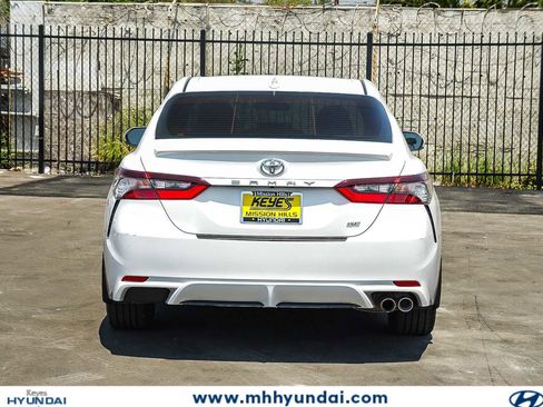 Used 2021 Toyota Camry SE w/ Carpet Mat Package (TMS) FWD image 5