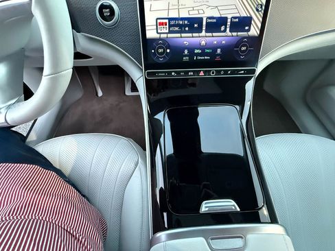 Used 2023 Mercedes-Benz EQE 500 500 4MATIC w/ Exclusive Trim Package image 21