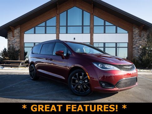 Used 2020 Chrysler Pacifica Touring-L Plus w/ S Appearance Package image 1
