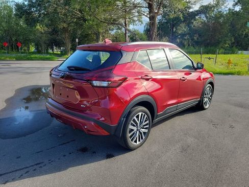 Used 2023 Nissan Kicks SV FWD image 2