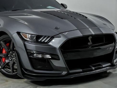 Used 2021 Ford Mustang Shelby GT500 w/ Carbon Fiber Track Pack image 3