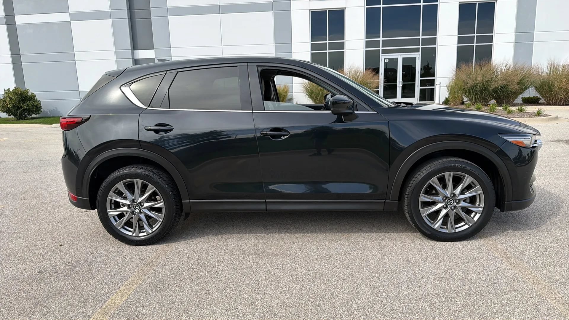 Used 2021 MAZDA CX-5 Grand Touring AWD/4WD image 4