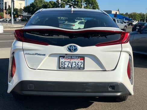 Used 2018 Toyota Prius Prime Plus w/ Carpet Mat Package FWD image 5