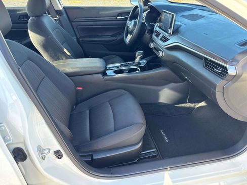 Used 2024 Nissan Altima 2.5 SV image 16
