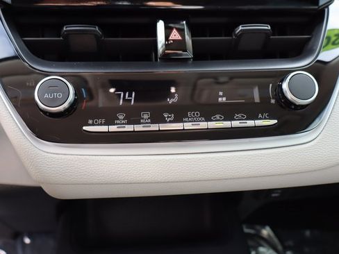 Used 2023 Toyota Corolla LE image 32