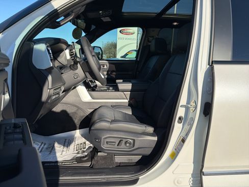 Used 2025 Toyota Sequoia Platinum image 7
