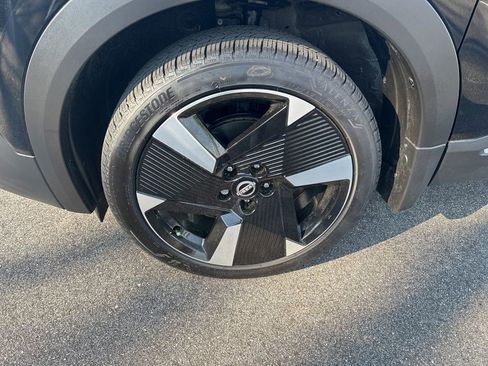 Certified 2025 Nissan Kicks SR image 9