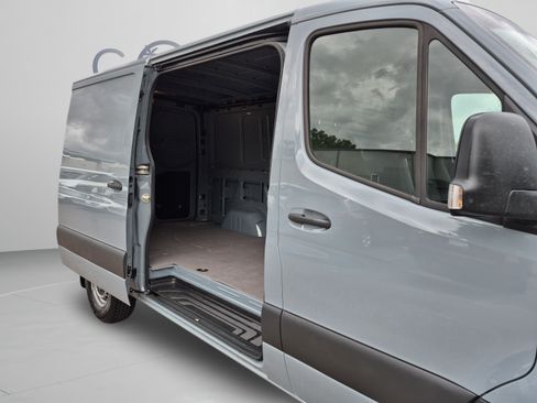 Used 2024 Mercedes-Benz Sprinter 2500 image 28