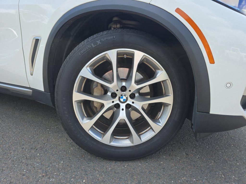 Used 2022 BMW X5 xDrive40i w/ Premium Package AWD/4WD image 11