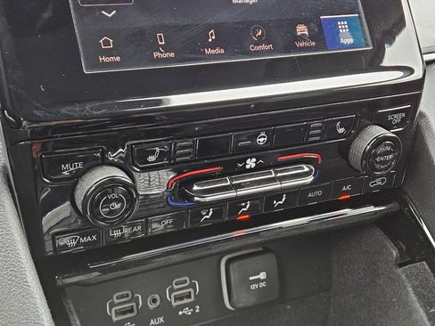 Used 2022 Jeep Grand Cherokee Limited image 21