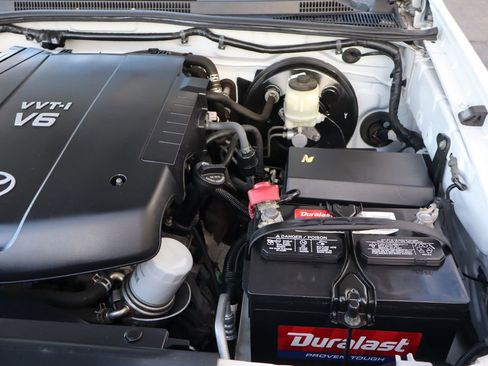 Used 2014 Toyota Tacoma PreRunner image 40