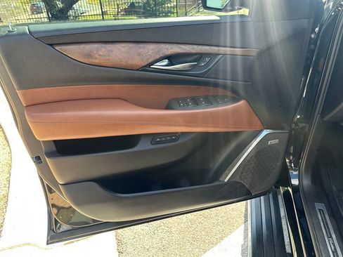 Used 2017 Cadillac Escalade Premium Luxury RWD image 15