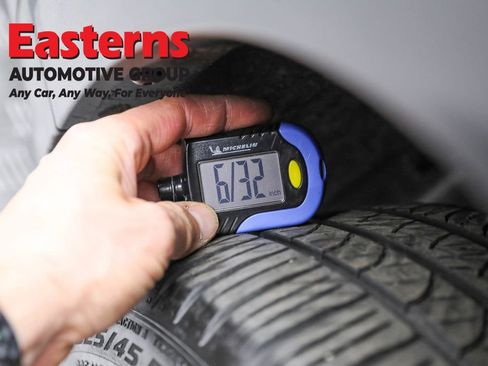 Used 2022 Volkswagen Taos SEL image 27