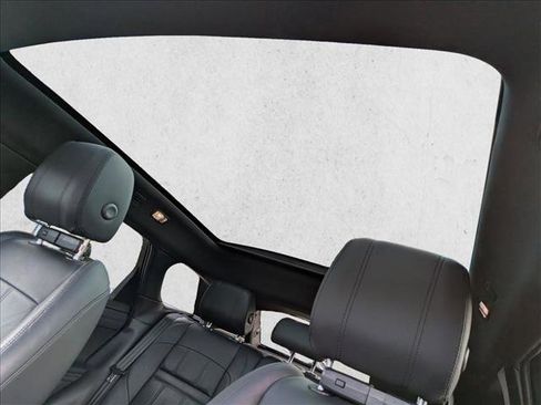 Used 2021 Land Rover Range Rover Evoque R-Dynamic SE image 15