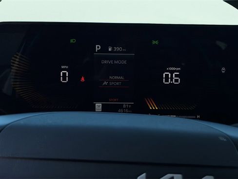 Certified 2025 Kia K4 image 24